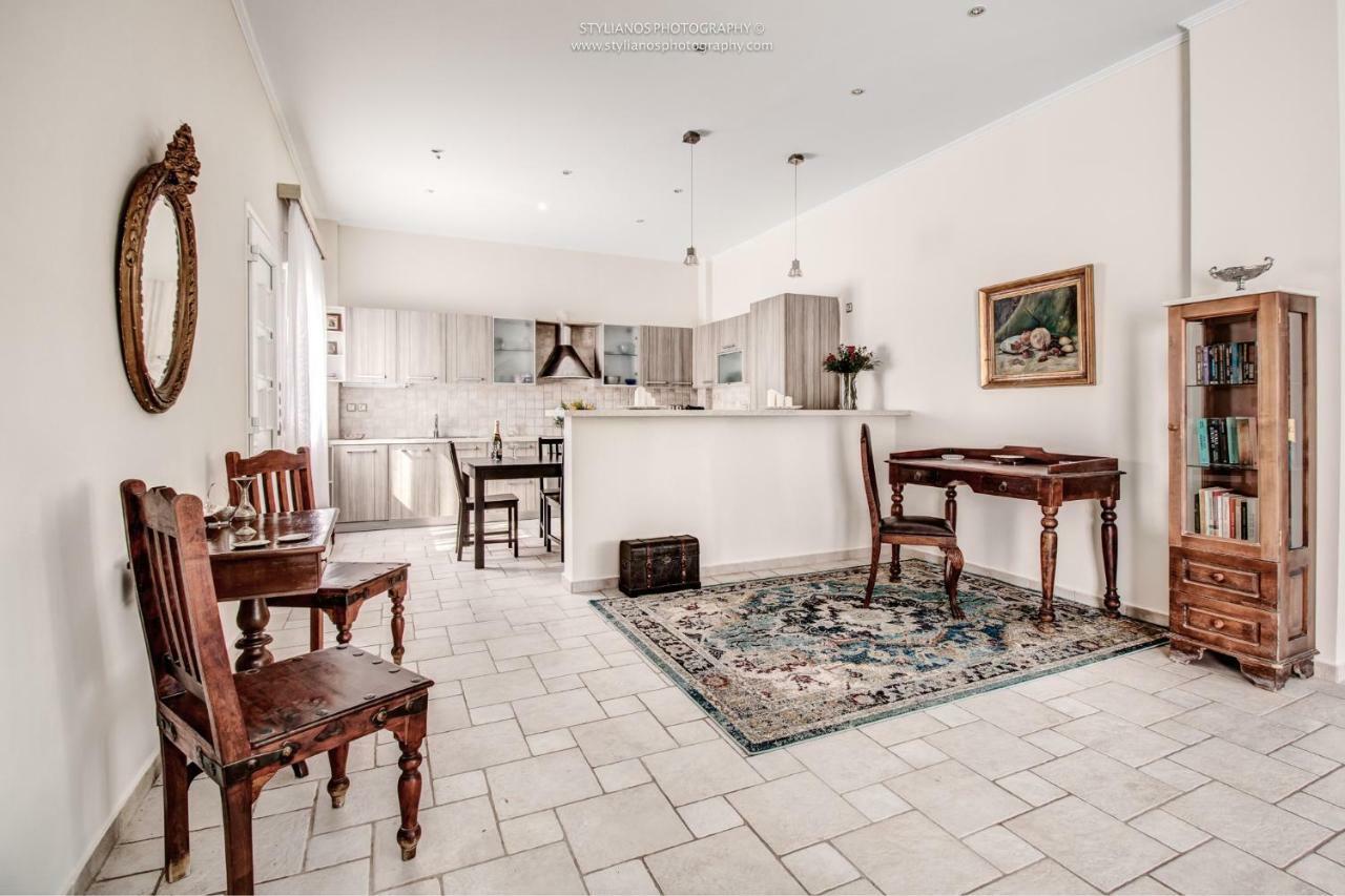 Villa Intemella Kompítsion Exteriör bild